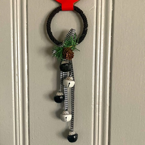 NWT Black & White Buffalo Check Plaid Door Knob Hanger with Pinecone- Black - Picture 4 of 8